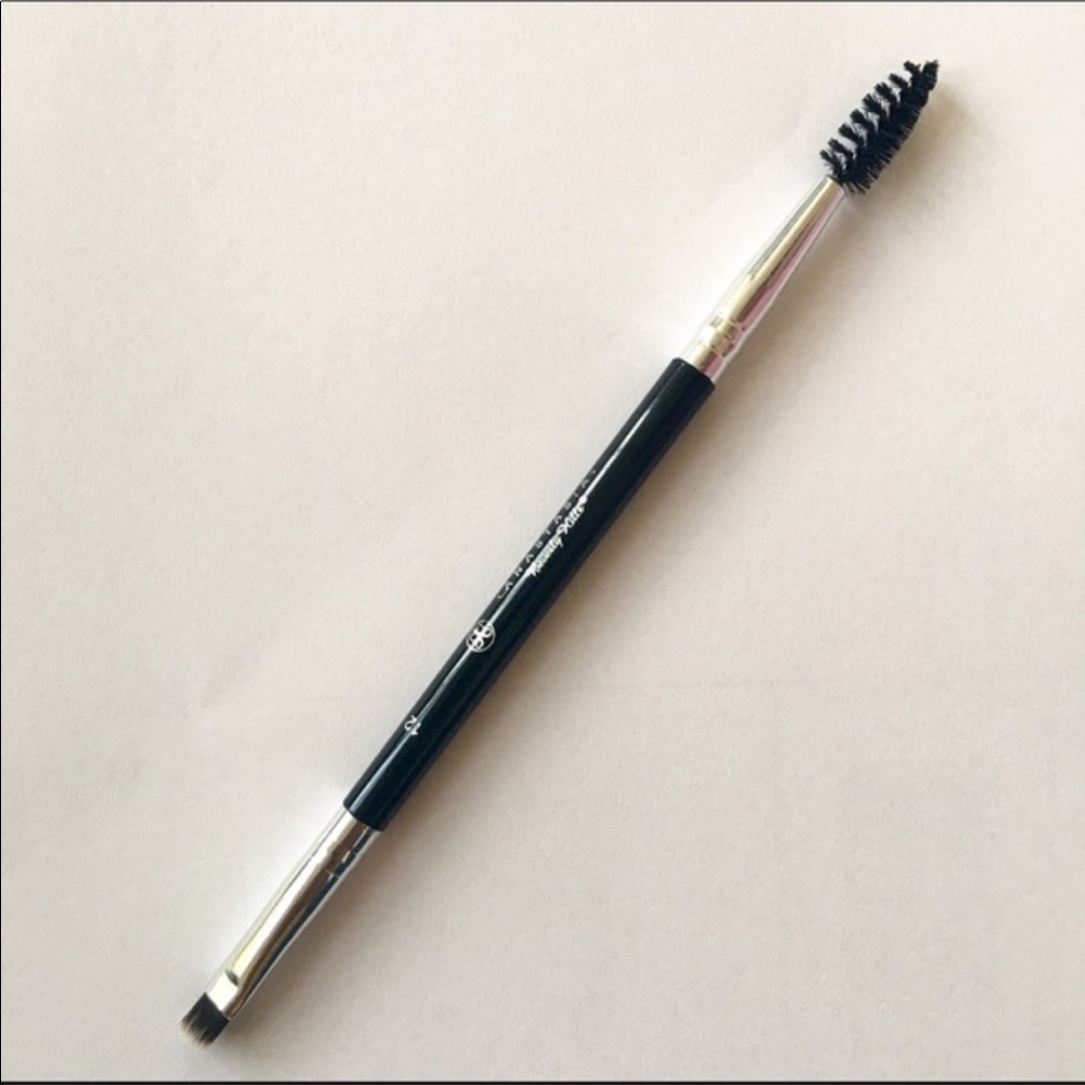 1 Anastasia Beverly Hills duo brush #12